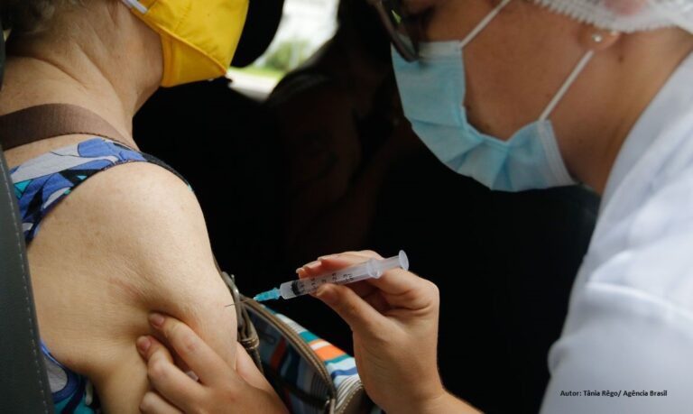 Brasil registra 93,7 mil casos e média recua 45% em um mês