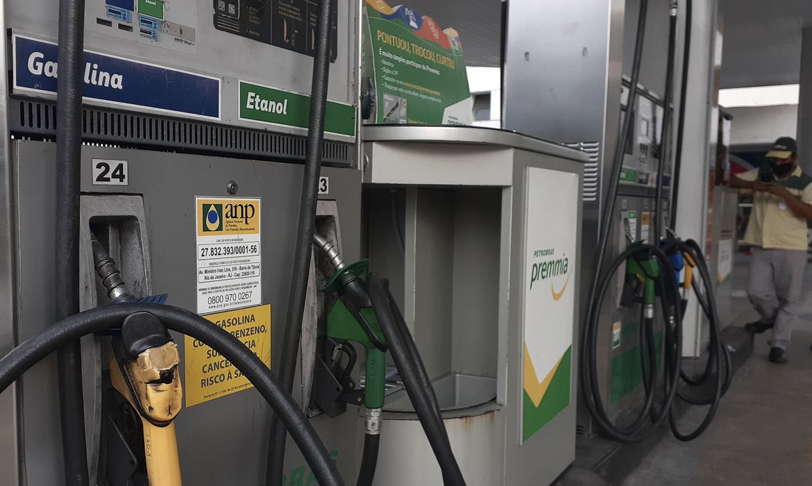 Petrobras: troca de comando pode deixar a gasolina mais barata?