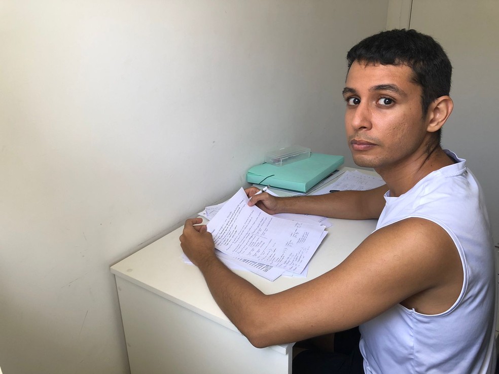 Jovem perde vaga em universidade que não o considerou pardo para cota