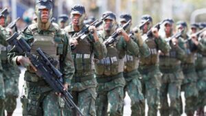 Como militares do governo Bolsonaro prometem reagir se Lula vencer em 2022