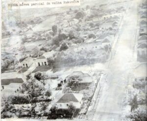 Rio seca e revela ruínas de cidade submersa desde a década de 70