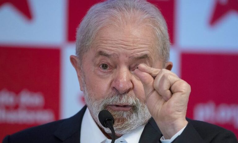 Lula abre 17 pontos sobre Bolsonaro no 2º turno, diz PoderData