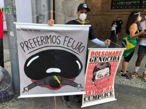 Manifestantes fazem ato contra Bolsonaro no Centro do Rio