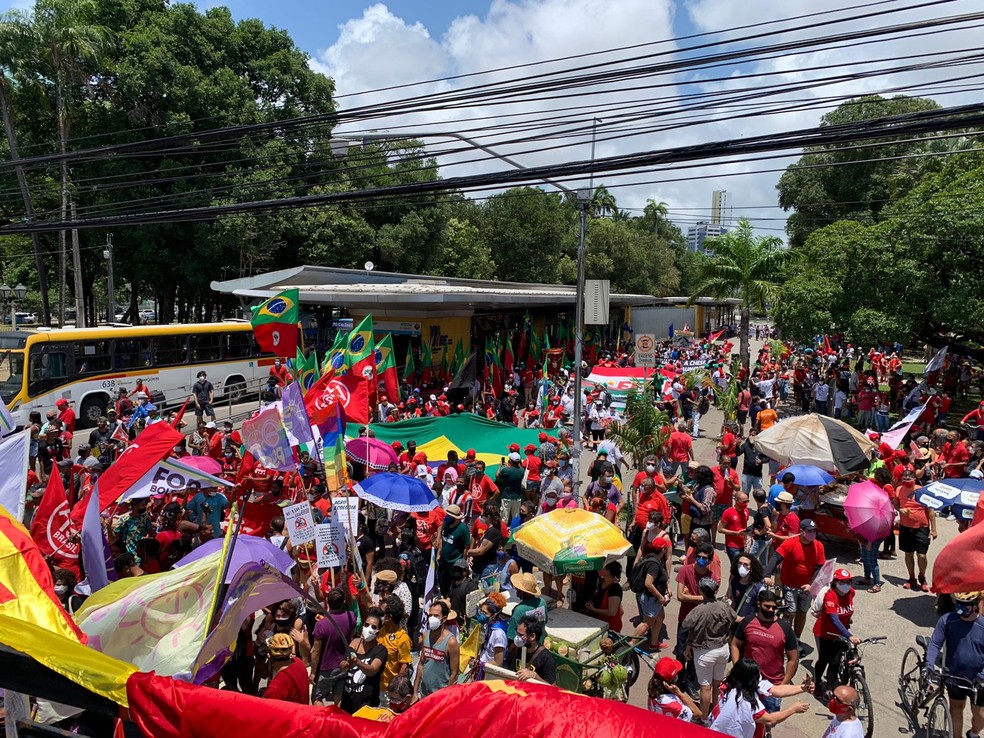 Atos pelo país Cidades do Brasil registram protestos contra Bolsonaro