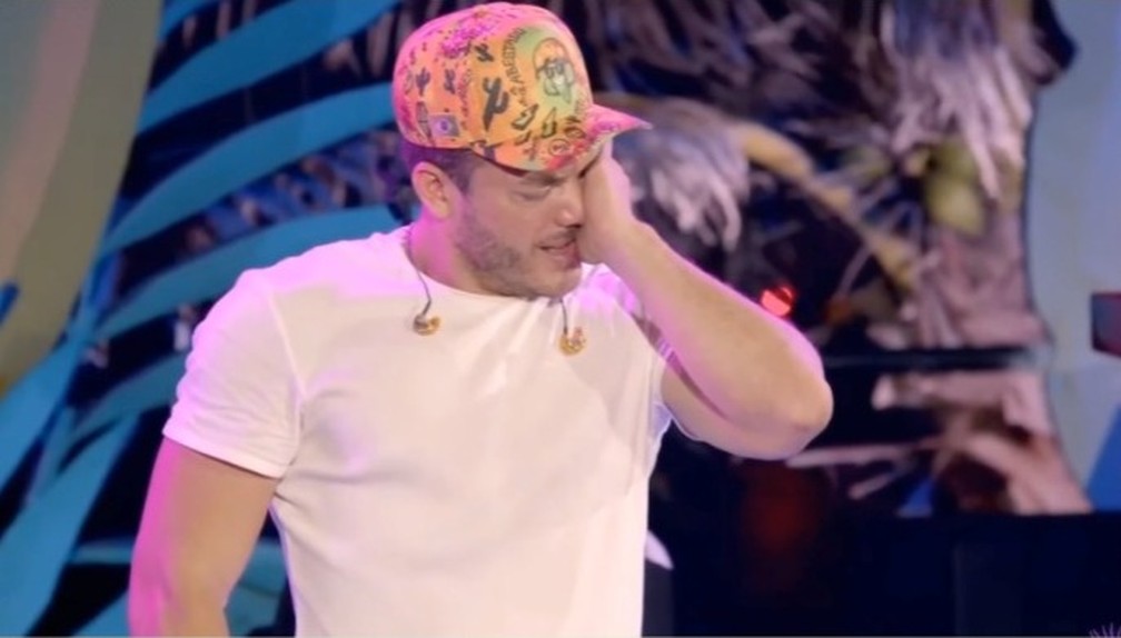 Wesley Safadão chora ao lembrar início da carreira durante show em Cancun; veja vídeo