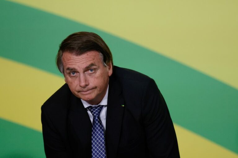 Temas da prova: Bolsonaro diz que Enem 'ainda teve' ideologia e 'já está mudando'