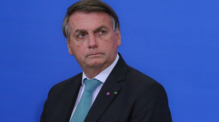 Cai veto à lei que prevê distribuição de absorventes pelo SUS
