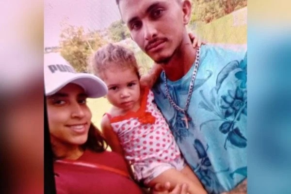 Marido mata esposa grávida e bebê a golpes de faca