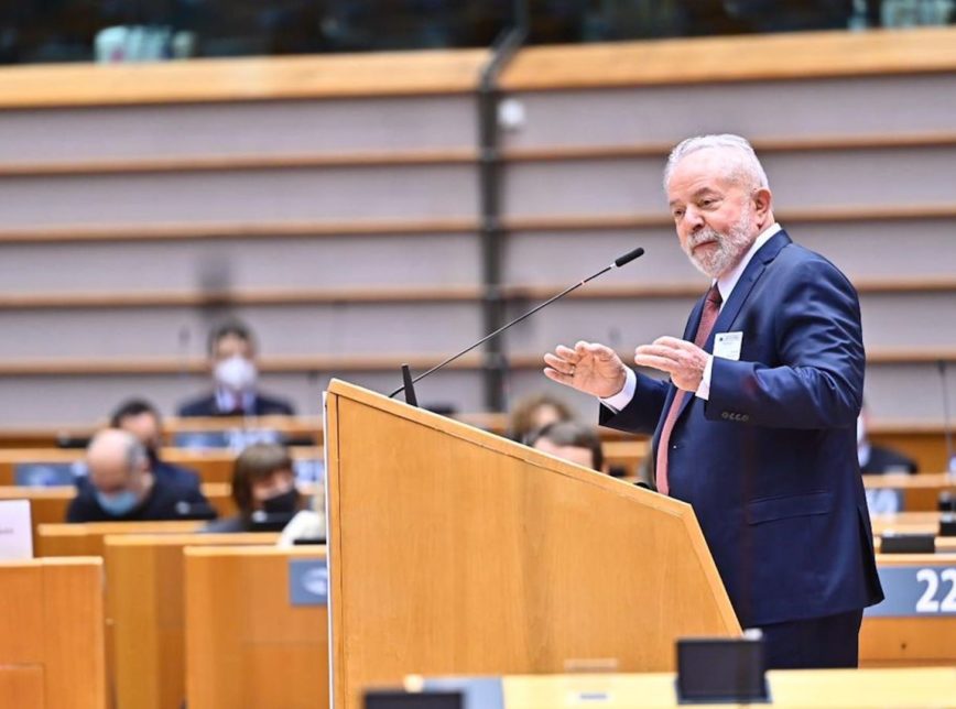 Lula é aplaudido de pé depois de discurso no Parlamento Europeu