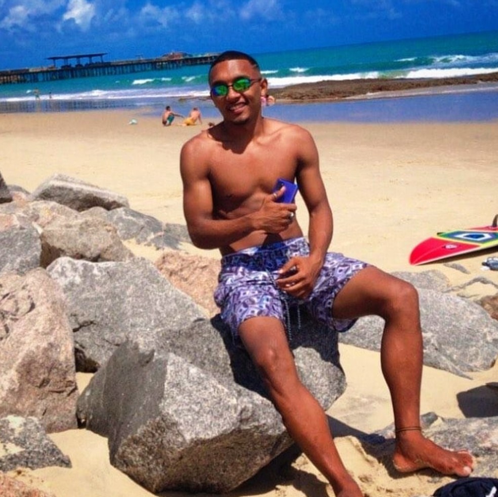 Cantor de funk, MC Black é encontrado morto na Praia da Leste-Oeste, em Fortaleza