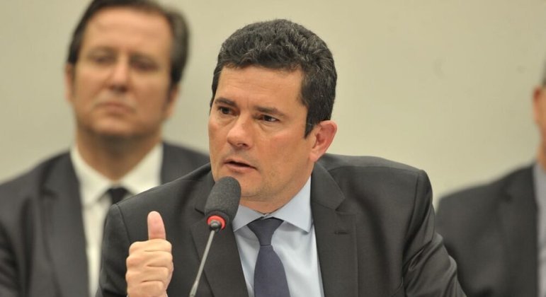 Moro propõe PL para punir quem planeja ataque contra autoridades O senador Sergio Moro (União Brasil-PR) apresentou nesta quarta-feira (22)