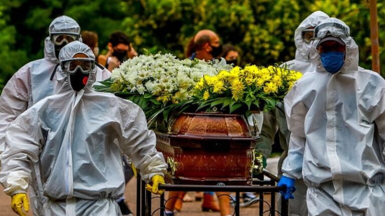Média móvel de mortes por Covid registra menor índice desde janeiro
