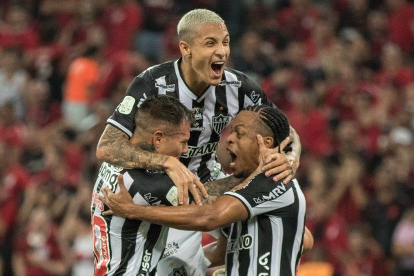 Atlético-MG volta a vencer o Athletico-PR e é campeão da Copa do Brasil