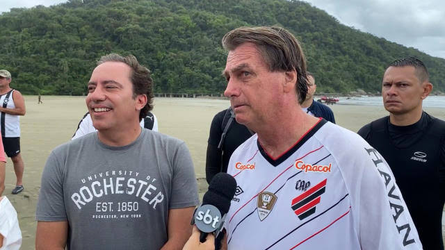 Vídeo: homem grita “Lula 2022” durante entrevista de Bolsonaro ao SBT