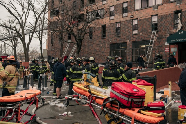 Incêndio em prédio mata 19 em NY; 9 são crianças; vídeo