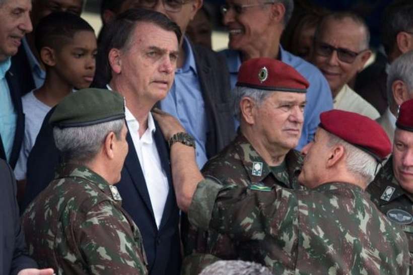 Militares consideram erro viagem de Bolsonaro à Rússia