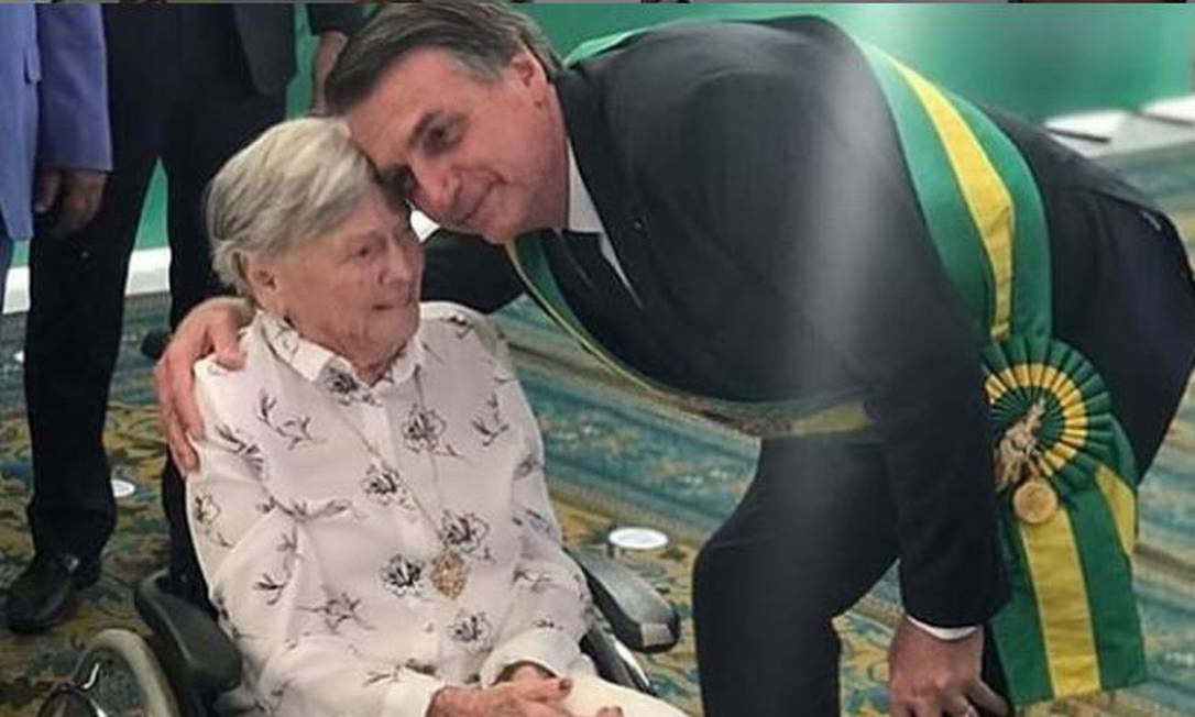 Luto: Mãe de Bolsonaro morre aos 94 anos