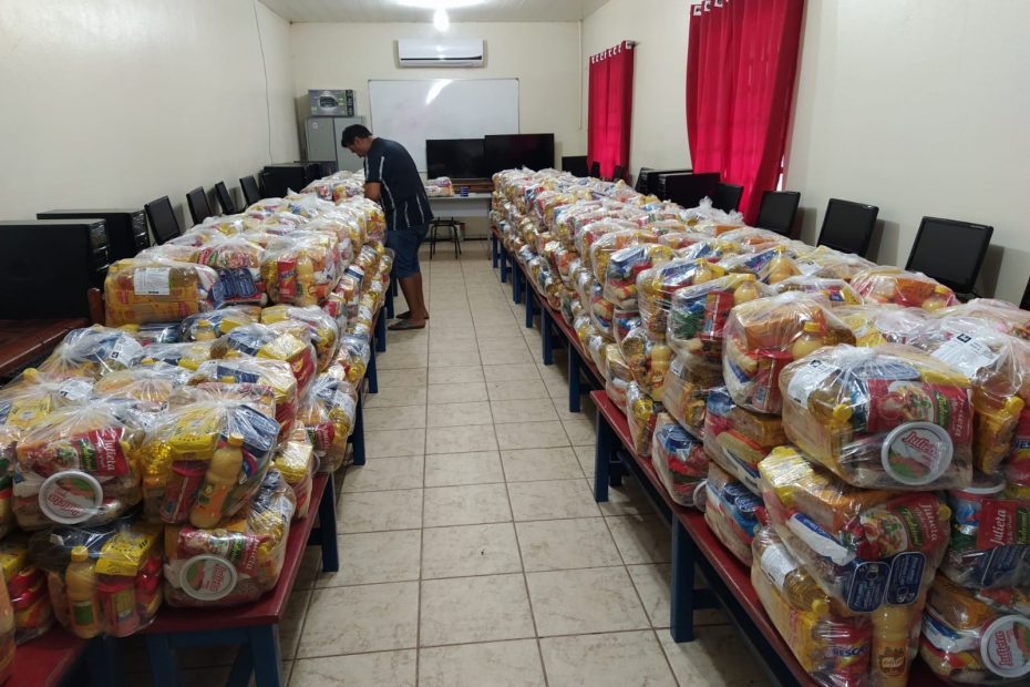 Prefeitura de Tailândia entrega kits da merenda escolar; confira