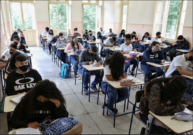 Bom desempenho escolar é desafio no retorno das aulas presenciais