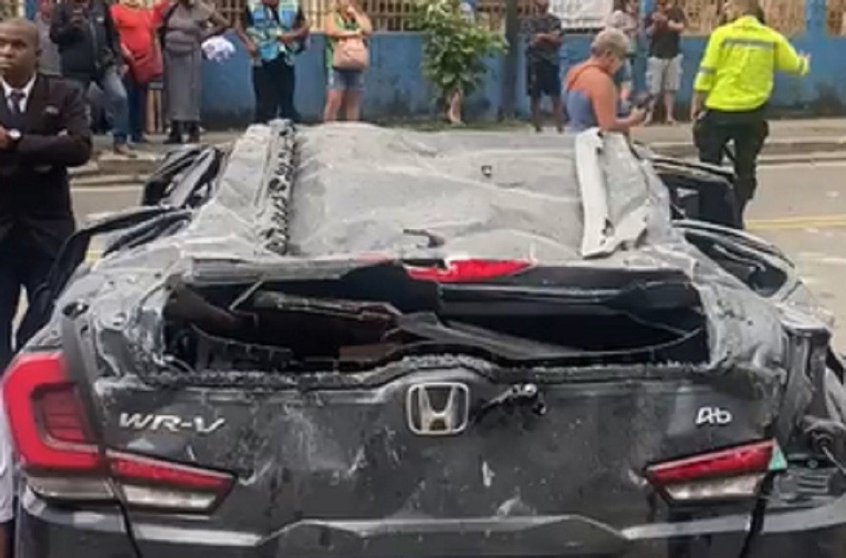 Acidente: Carro despenca de prédio em Nova Iguaçu; vídeo