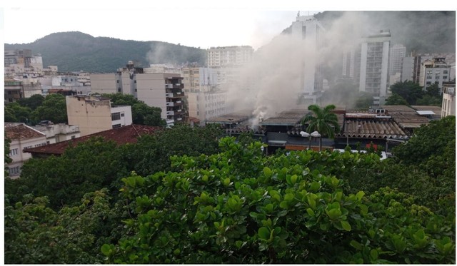 Incêndio atinge prédio da Cobal do Humaitá, no Rio de Janeiro; veja
