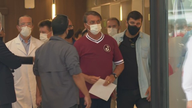 Bolsonaro recebe alta de hospital em São Paulo