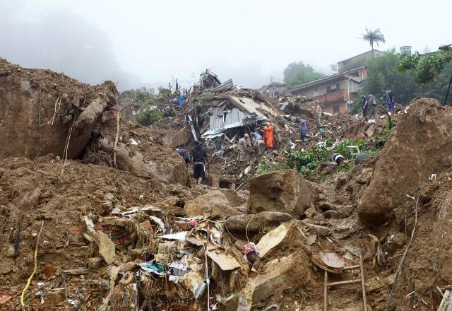 Tragédia em Petrópolis: número de mortos sobe para 136