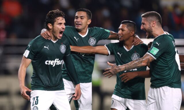 Palmeiras vence Al Ahly e se garante na final do Mundial