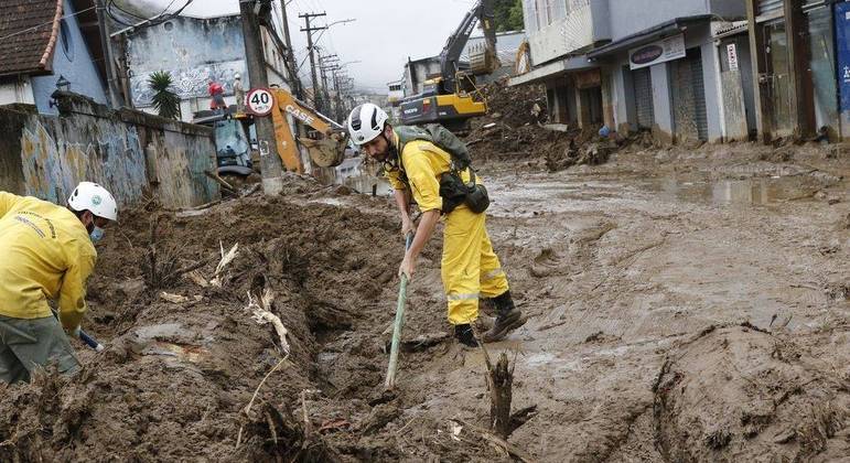 Número de mortos em Petrópolis supera maior catástrofe da cidade