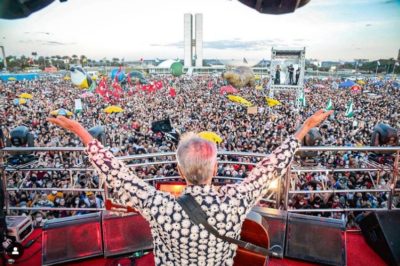 Artistas protestam em frente ao Congresso Nacional
