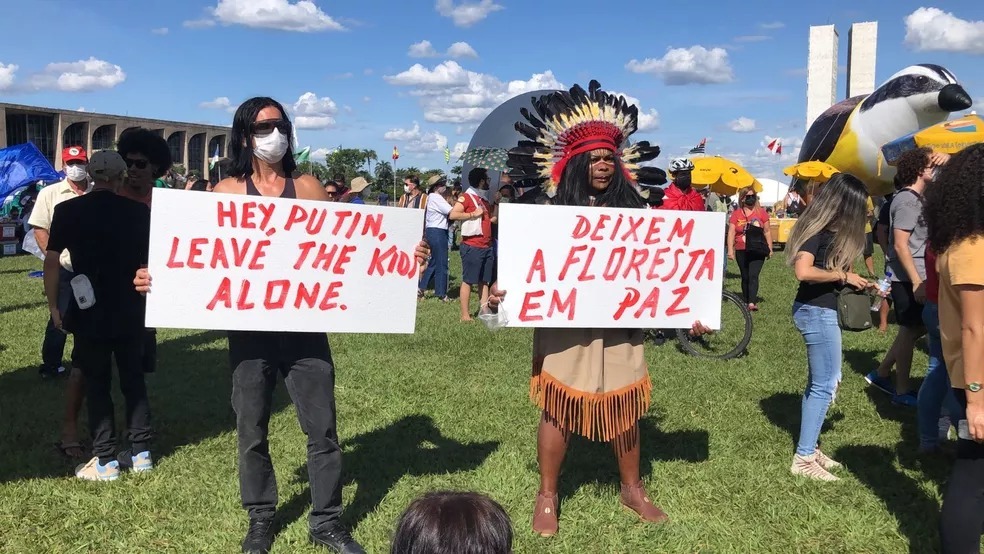 Artistas protestam em frente ao Congresso Nacional