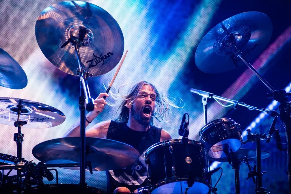 Baterista do Foo Fighters, Taylor Hawkins, morre aos 50 anos