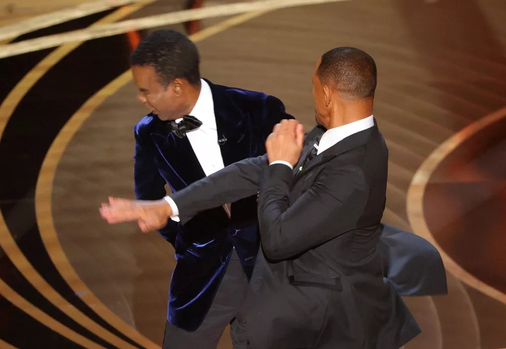 Will Smith dá tapa em Chris Rock no Oscar 2022; veja no vídeo