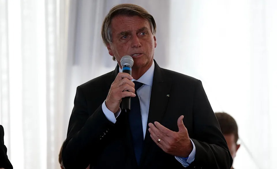 Bolsonaro elogia barroso e diz que eleições terão ritmo normal