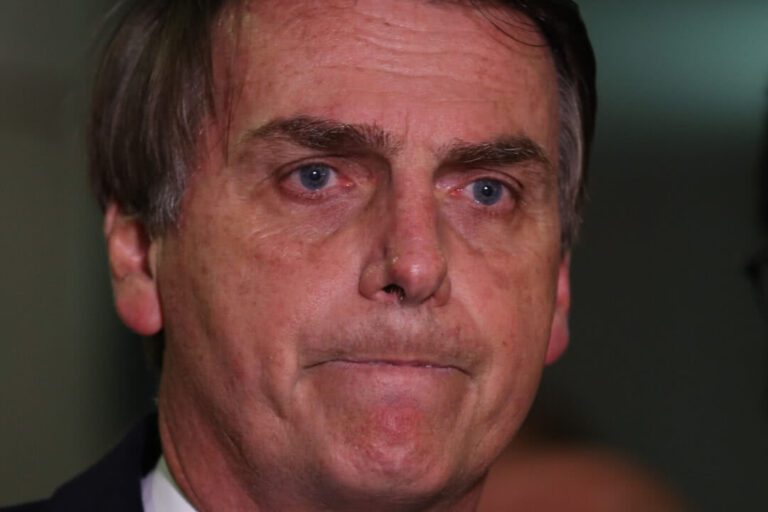MPF denuncia Bolsonaro por improbidade no caso Wal do Açaí; entenda