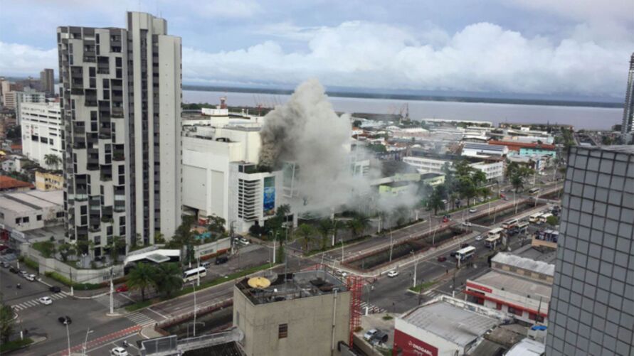 Princípio de incêndio atinge shopping no centro de Belém; veja
