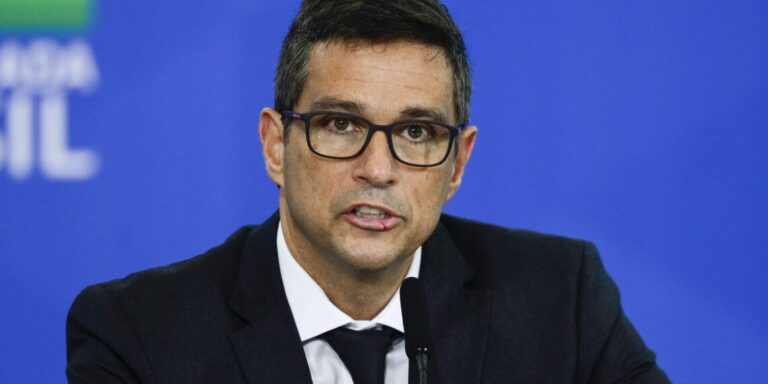 Senado pode convocar presidente do BC para explicar atual taxa jurosA Comissão de Assuntos Econômicos (CAE) do Senado deve votar