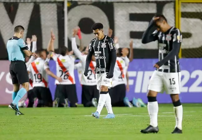 Libertadores: Corinthians joga mal e perde para o Always Ready