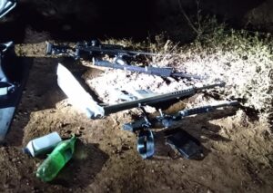 Arma de alto calibre é encontrada em arvore após assalto no Paraná