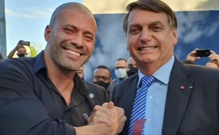 Bolsonaro nega querer peitar STF e cita excessos contra Silveira