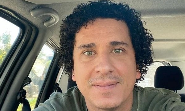 Rafael Portugal passa por cirurgia e tranquiliza fãs em suas redes sociais