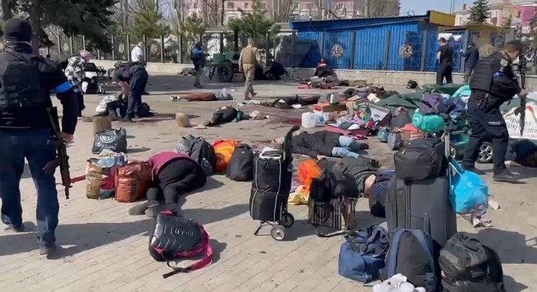 Ataque russo à estação de trem mata mais de 30 ucranianos