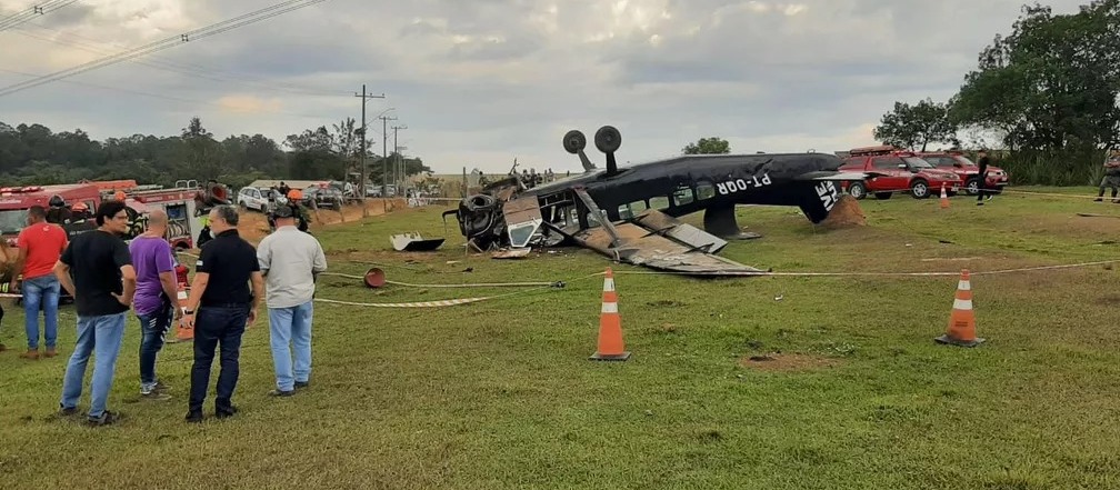 Avião paraquedista cai e deixa mortos no interior de são paulo