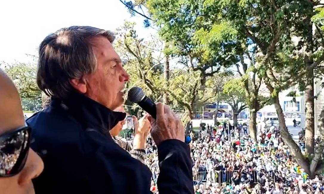 Bolsonaro diz a evangélicos que só Deus tira ele da Presidência