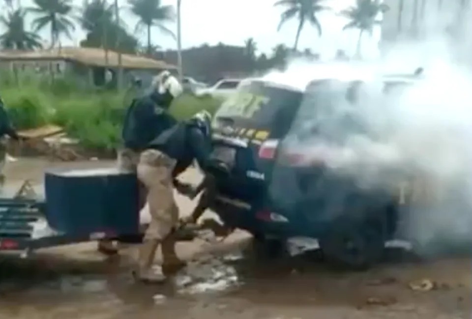 Homem morre sufocado em “câmara de gás” dentro de carro da PRF; vídeo