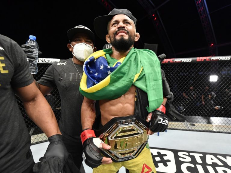 Deiveson Figueiredo detona UFC e Moreno com "cinturão de plástico"