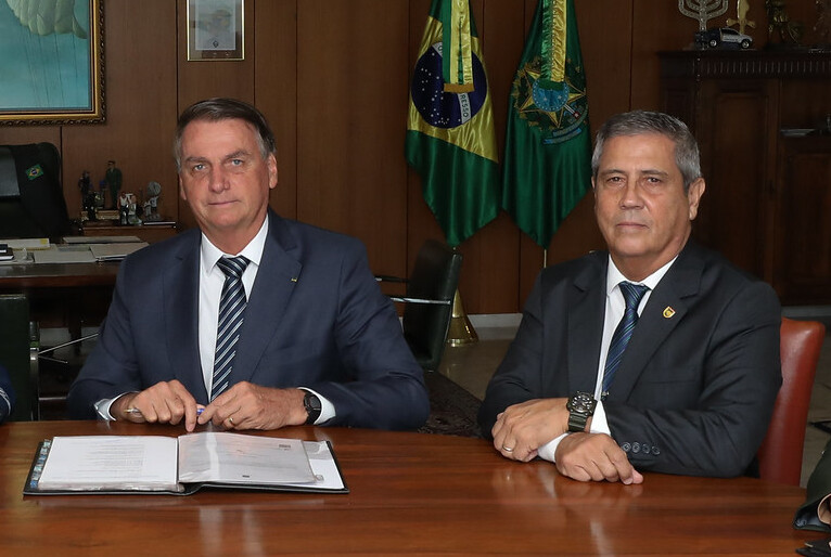 Bolsonaro confirma Braga Netto como vice-presidente