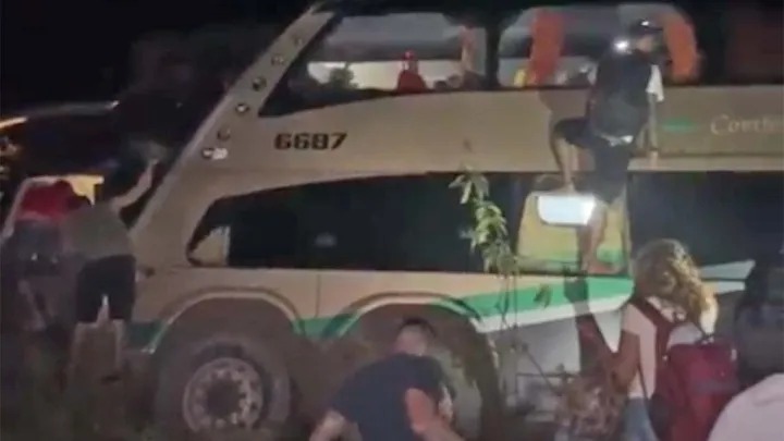 Acidente com ônibus assusta passageiros entre em Eldorado dos Carajás
