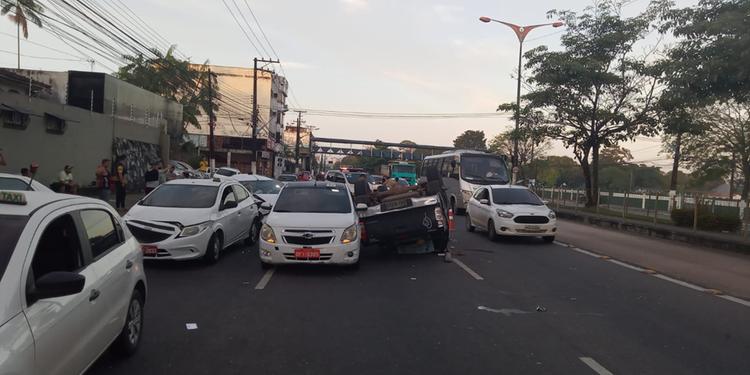 Acidente na Almirante Barroso deixa feridos em Belém