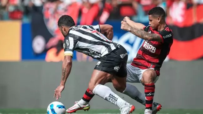 Atlético-MG supera Flamengo e volta a vencer no Brasileirão